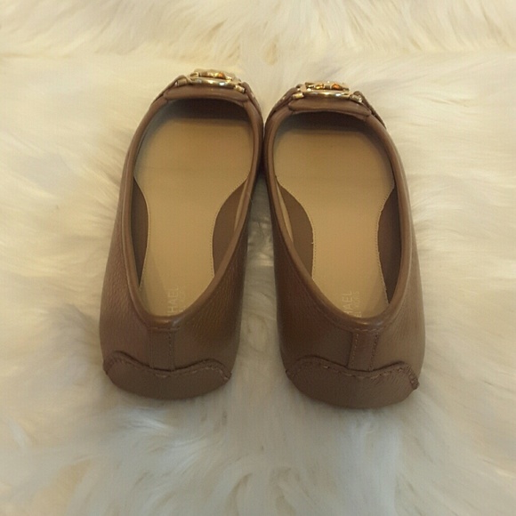 Michael kors Fulton Tan Flats gold emblem - Picture 3 of 4